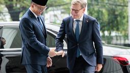 Menteri Luar Negeri Indonesia Sugiono (kanan) menerima kunjungan resmi Menteri Luar Negeri Jerman Johann Wadephul di kantor Kementerian Luar Negeri, Jakarta, Rabu 20 Agustus 2025. (Yasuyoshi CHIBA/AFP)