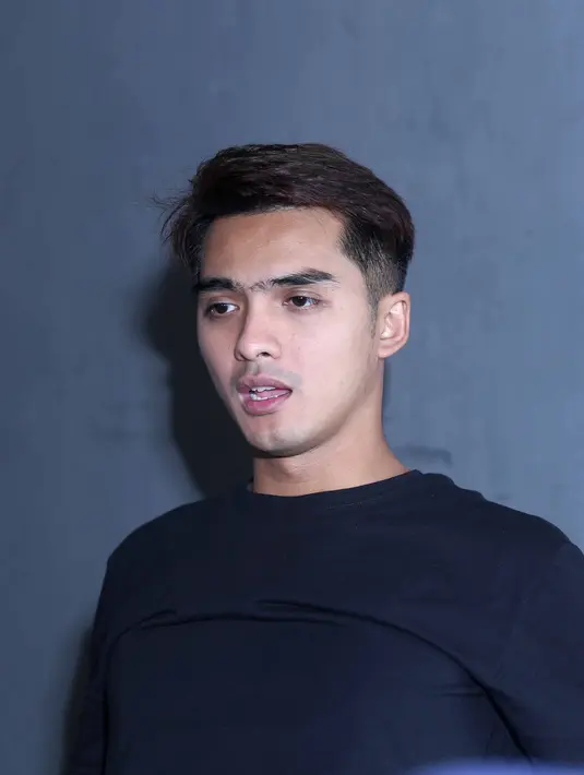 Sedangkan alur cerita yang baru, tidak ada lagi Ricky Harun yang berperan sebagai Pangeran mengenai lika-likunya saat mondok. (Nurwahyunan/Bintang.com)