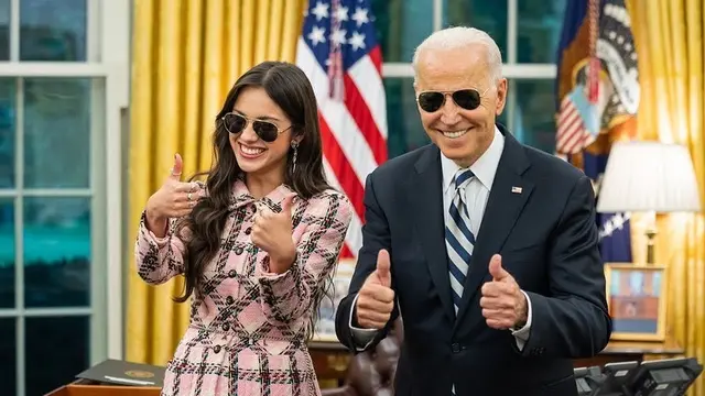 Tiru Gaya Fashion Ikonik ala Olivia Rodrigo dengan Outfit Low Budget, Ternyata Bisa Banget!