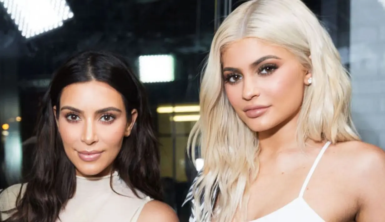 Kim Kardashian sangat mengerti bagaimana kehamilan bisa mengubah sifat seseorang. Dilansir dari HollywoodLife, seorang sumber mengatakan bahwa Kim sangat khawatir dengan Kylie. (BET)