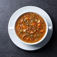 Tak ketinggalan, saus yogurt menjadi elemen penyegar yang menyatukan seluruh rasa. [Dok/freepik.com/chandlervid85]