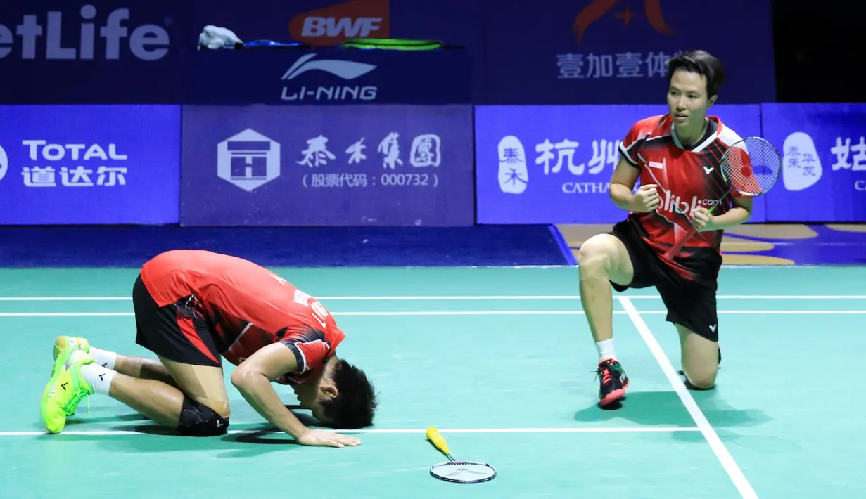 Tontowi Ahmad/Liliyana Natsir yang menjadi unggulan kedua pada turnamen ini langsung mengambil inisiatif serangan. Permainan cepat dan taktis peraih medali emas Olimpiade Rio de Janeiro 2016 menyulitkan pasangan China tersebut. (PBSI)