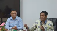 Johanes Widiantoro anggota Ombudsman RI (kiri) bersama  Lagat Siadare Ketua Ombudsman Kepri. (Foto: Liputan6.com/Ajang Nurdin)