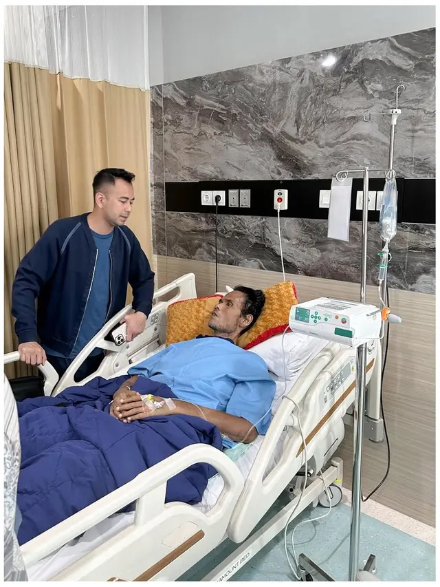 6 Potret Haru Artis Jenguk Fahmi Bo, Ada Raffi Ahmad hingga Haykal Kamil