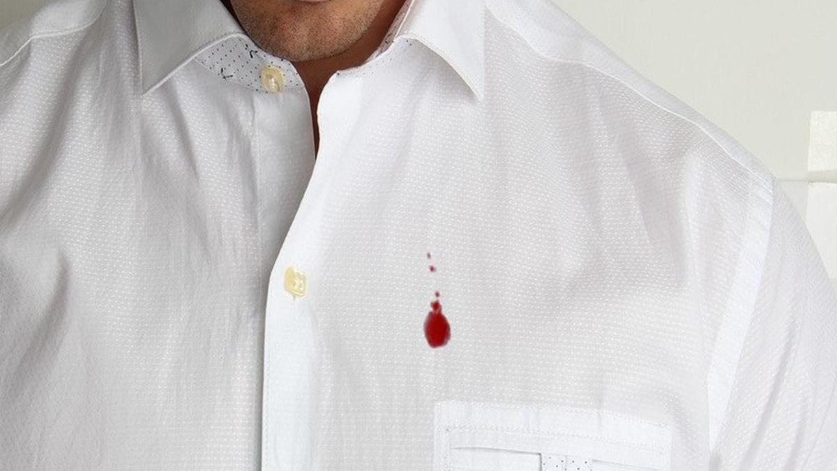 7 Cara Menghilangkan Noda Darah di Baju, Kering dan Basah Tuntas!