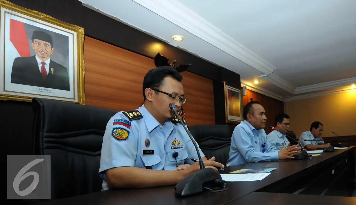 Suasana saat konpers terkait Narapidana Gayus Tambunan di Direktur jenderal Pemasyarakatan, Jakarta, Selasa (22/9/2015). Ansar mengatakan Bahwa foto yang beredar meyerupai gayus memang benar saat makan direstoran. (Liputan6.com/Helmi Afandi)