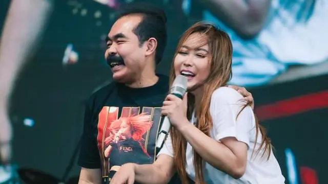 Hampir 28 Tahun Bersama, Ini Momen Inul Daratista Ajak Adam Suseno Manggung
