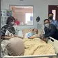 Menko Polhukam Mahfud Md tengah menjenguk mantan Kepala Badan Intelijen Negara (BIN) Hendropriyono, yang terbaring sakit karena&nbsp;Demam Berdara Dengue (DBD). (Ist)