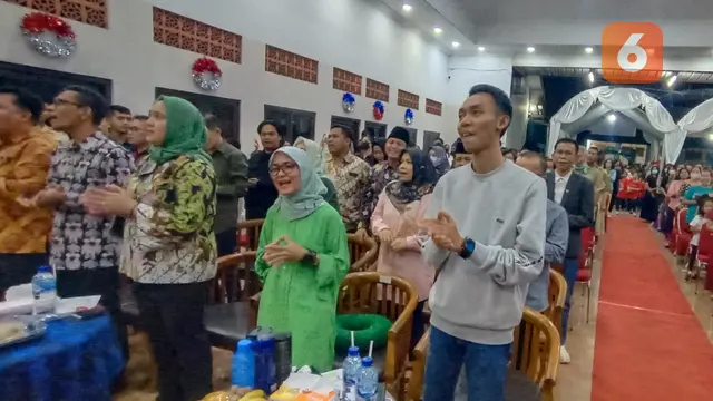 Bupati Lebak, Iti Octavia Jayabaya Menghadiri Puncak Perayaan Natal Di Gereja Pasundan. (Selasa, 27/12/2022). (Yandhi Deslatama/Liputan6.com).