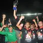 PSMS Medan menjadi kampiun Piala Kemerdekaan 2015. Tim Ayam Kinantan juara setelah menang 2-1 atas Persinga Ngawi di Stadion Gelora Bung Tomo, Surabaya, Minggu (13/9/2015). (Liputan6.com/Saiful Arif)