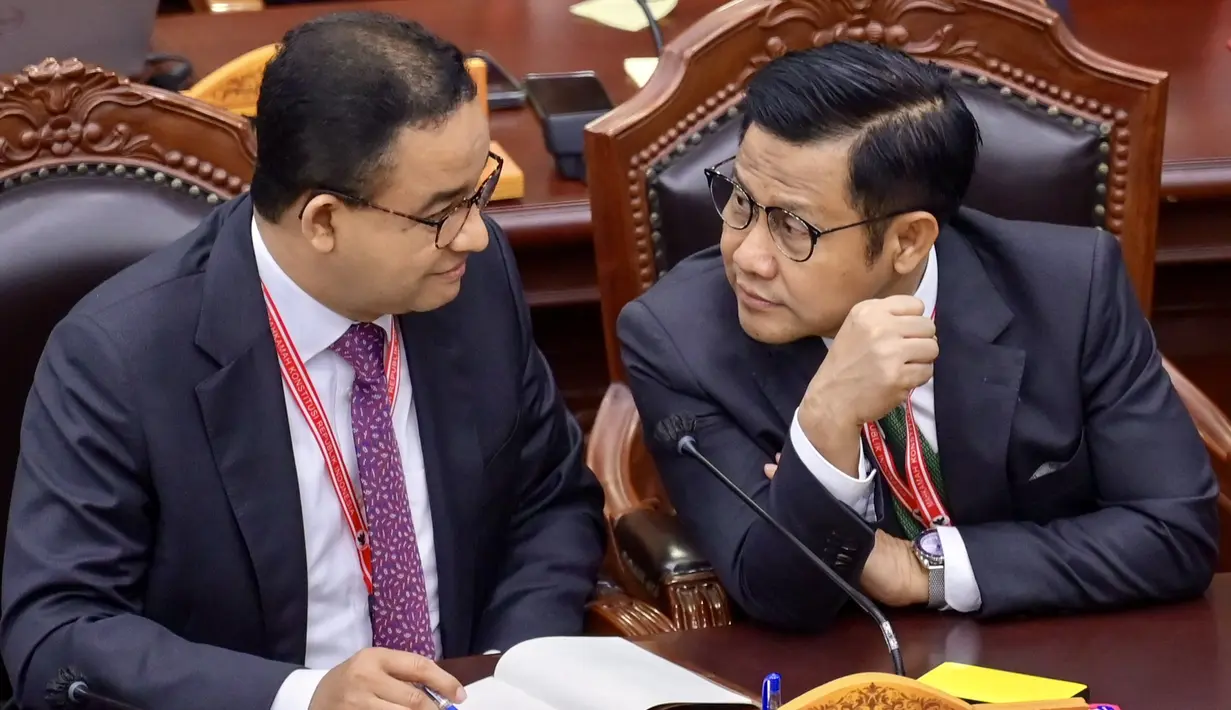 Sidang dimulai pada pukul 09.00 WIB dan dipimpin oleh Ketua MK Suhartoyo. Tujuh hakim MK lainnya juga hadir dalam sidang PHPU. (BAY ISMOYO / AFP)