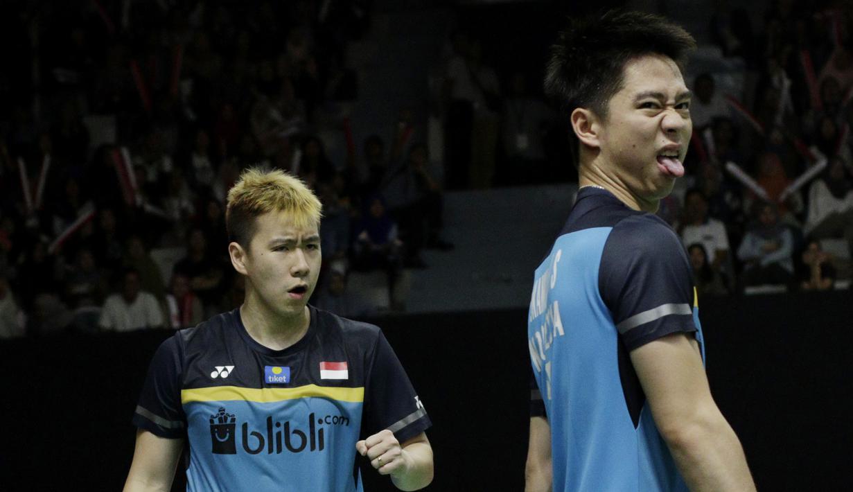 Ganda putra Indonesia, Kevin Sanjaya / Marcus Gideon, merayakan kemenangan atas ganda Jerman pada Indonesia Masters 2019 di Istora Senayan, Jakarta, Rabu (23/1). Kevin / Marcus lolos ke 16 besar. (Bola.com/M. Iqbal Ichsan)