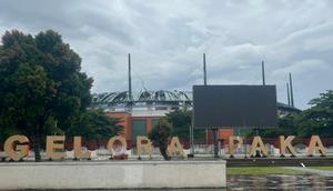 Angin kencang sebabkan kerusakan di Stadion Pakansari Bogor. (LIputan6.com/Achmad Sudarno)