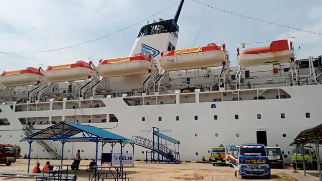 Kapal Pelni di Batam. (Foto: Liputan6.com/Ajang Nurdin)