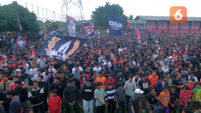 Foto: Pemain Asing Persija Takjub Didatangi Ribuan The Jak Mania saat Sesi Latihan Jelang Lawan Persib di BRI Super League