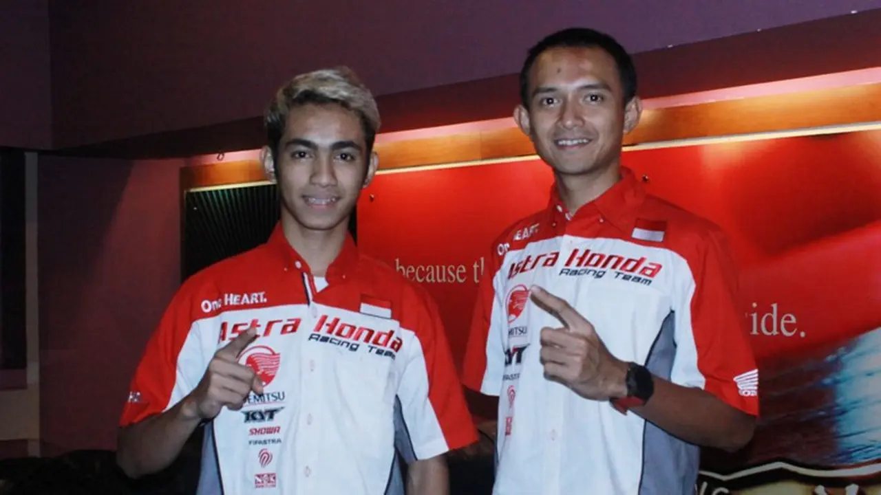 Andi Gilang dan Dimas Ekky Pratama (kanan).