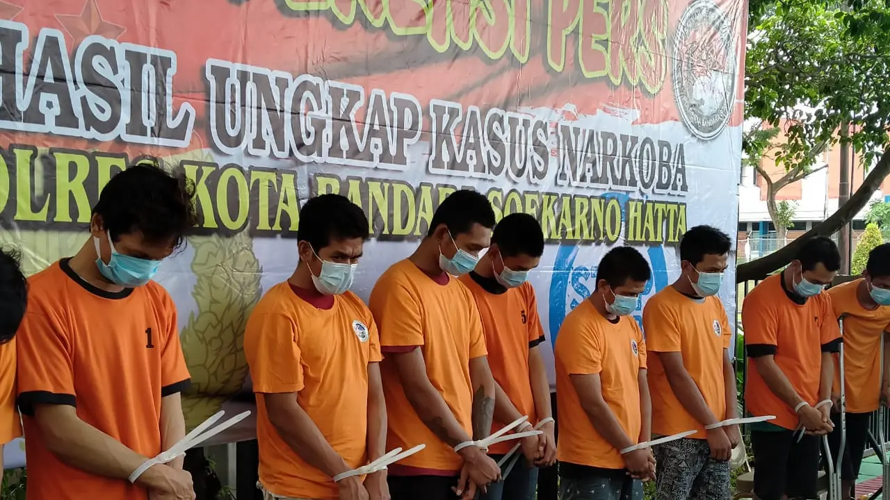 Jajaran Satresnarkoba Polresta Bandara Soekarno-Hatta menangkap 10 pengedar narkoba jenis sabu.