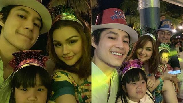 Merayakan tahun baru bersama keluarga adalah hal yang menyenangkan.