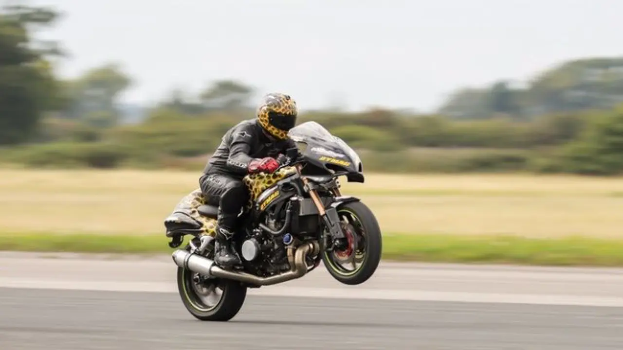 Wheelie di Kecepatan 337,8 Km/Jam, Hayabusa Pecahkan Rekor Dunia