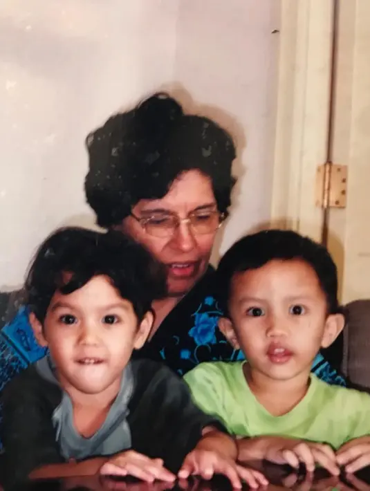 Beberapa kali cowok kelahiran 1 September 1997 ini mengunggah foto masa kecilnya di akun Instagram pribadinya. (Foto: instagram.com/alghazali7)