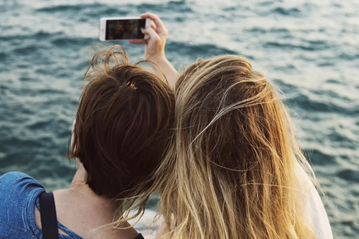 Begini Caranya Tetap Bisa Selfie Meski Memori Smartphone Penuh