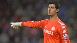 1. Thibaut Courtois, menurut situs Don Balon, kiper muda berbakat Chelsea ini sudah memulai pembicaraan dengan Barcelona. Untuk mendatangkan pria Belgia itu Barca akan menyiapkan dana sebesar 73 juta poundsterling. (EPA/Peter Powell) 