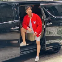 Billy Syahputra menambahkan tentang alasannya mengagumi Tyas. Baginya saat Billy masih SMP, namun Tyas sudah melanglang buana di dunia sinetron. Parasnya yang cantik membuatnya juga sangat mengidolakan. (Instagram/bilsky16)