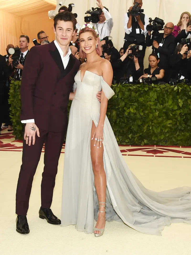 [Bintang] Shawn Mendes dan Hailey Baldwin