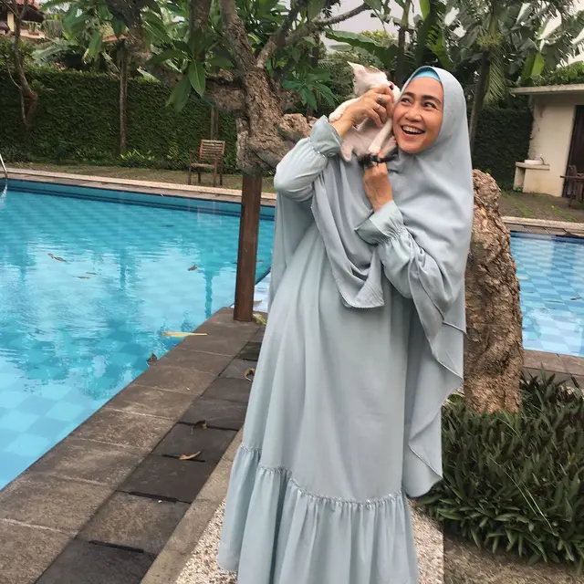 Kini Berhijab, Ini 6 Potret Terbaru Meidiana Hutomo Awet Muda di Usia 55 Tahun