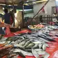 Pedagang ikan di pasar tradisional Kota Gorontalo mengeluh dengan kondisi angin timur (Arfandi Ibrahim/Liputan6.com)