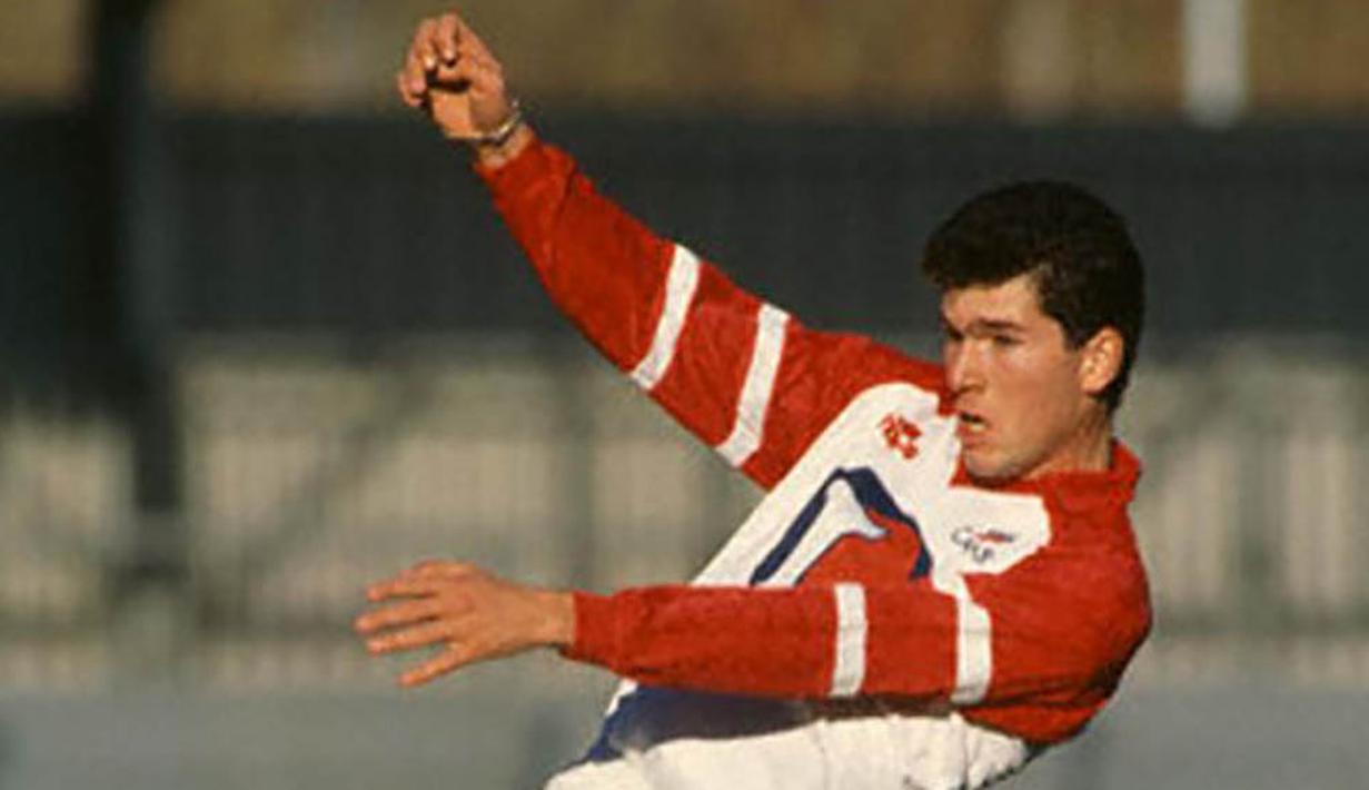 Zinedine Zidane memulai karier profesional dengan bergabung bersama klub Cannes pada periode 1988-1992. (Istimewa)