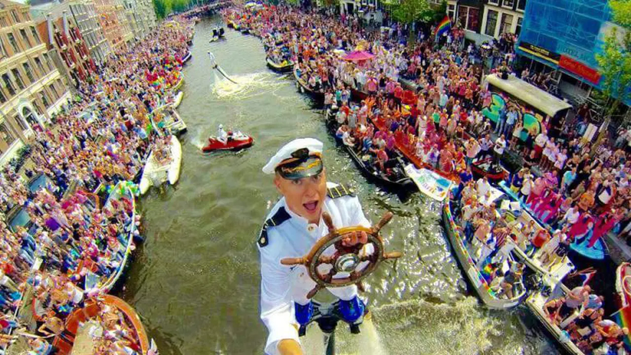 Ini Selfie Terbaik di Parade Gay?