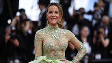 Aktris Inggris Kate Beckinsale tiba untuk pemutaran film "La Passion de Dodin Bouffant" (The Pot au Feu) pada Festival Film Cannes edisi ke-76 di Cannes, Prancis selatan, pada 24 Mei 2023. (AFP/Valery Hache)
