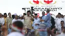 Capres nomor urut 02, Prabowo Subianto saat berorasi di depan pendukungnya di area Stadion Pakansari, Kab Bogor, Jumat (29/3). Kampanye terbuka itu dihadiri sejumlah tokoh partai politik yang tergabung dalam Koalisi Indonesia Adil Makmur. (Liputan6.com/Helmi Fithriansyah)