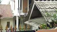 Viral Foto Mobil Terparkir di Lantai 3 Sebuah Rumah, Kok Bisa?
