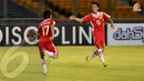 Pemain Laos Vilayout Sayyabounsou (nomor 17) berlari ke arah rekannya usai mencetak gol (Liputan6.com/Helmi Fithriansyah) 