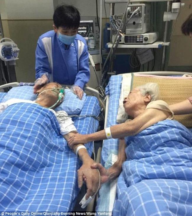 Kakek Feng yang dipertemukan dengan sang istri setelah berpisah karena dirawat di rumah sakit | Photo: Copyright asiantown.net