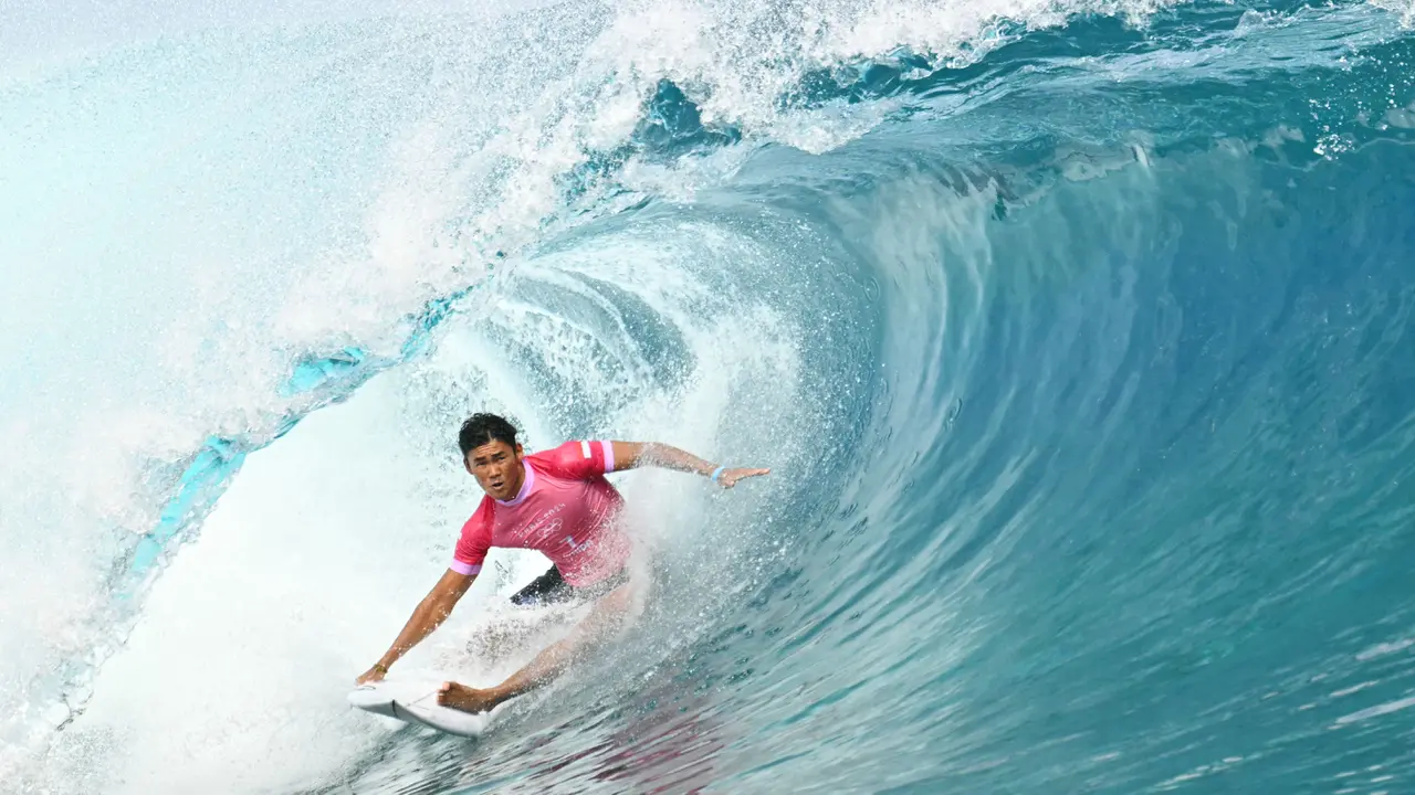 Foto: Aksi Rio Waida di Babak Pertama Selancar Ombak Olimpiade Paris 2024