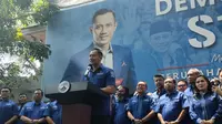 Ketua Umum (Ketum) Partai Demokrat Agus Harimurti Yudhoyono (AHY) berbicara soal konspirasi politik di DPP Partai Demokrat, Menteng, Jakarta Pusat, Senin (4/9/2023). (Liputan6.com/Winda Nelfira)