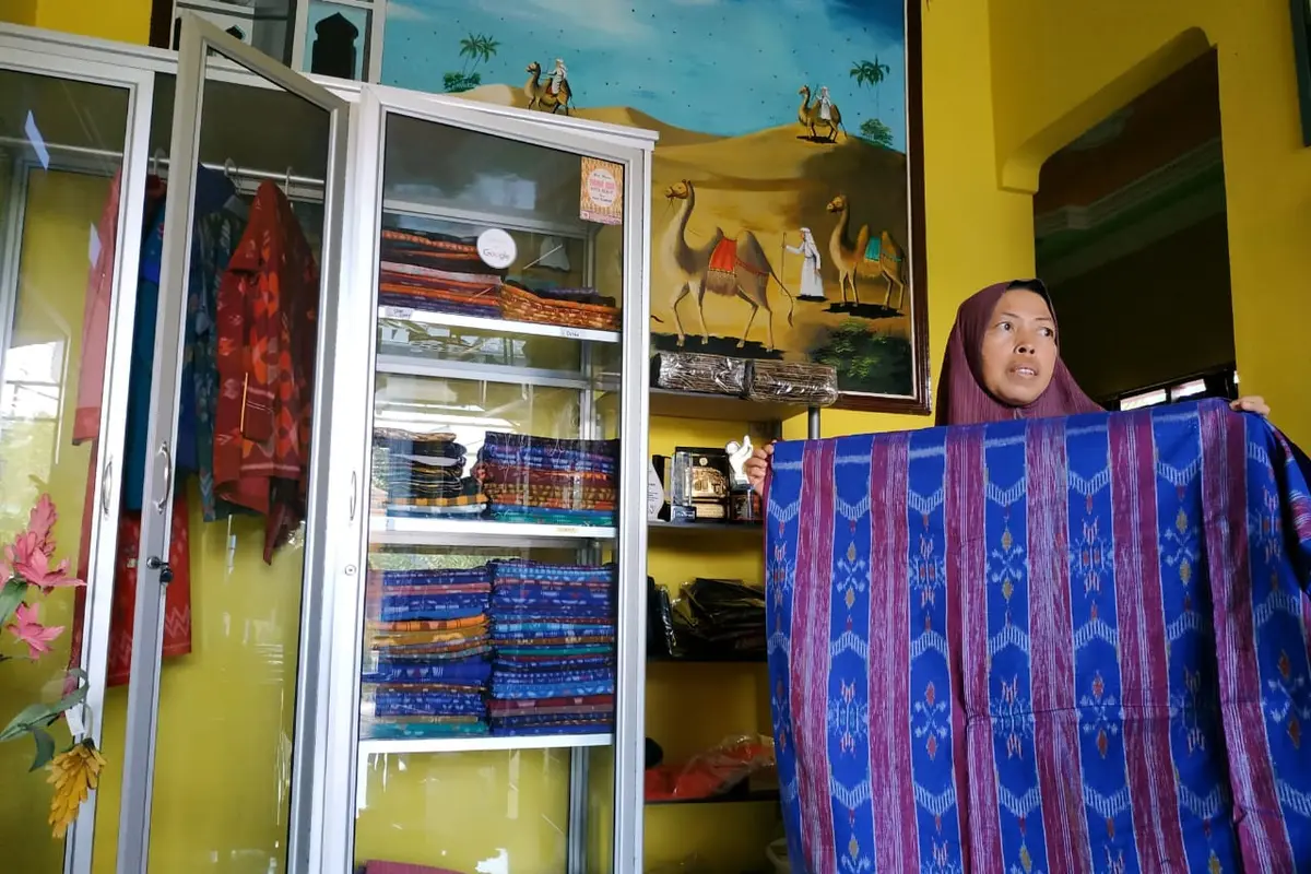 Mantan TKW usaha tenun ikat di Kediri