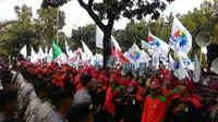 Demo buruh di Balai Kota DKI Jakarta (Liputan6.com/ Ahmad Romadoni)