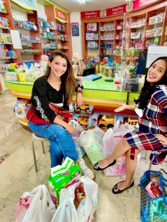 Jelang Melahirkan, Ini 7 Potret Dea Ananda Belanja Kebutuhan Calon Anak Pertama