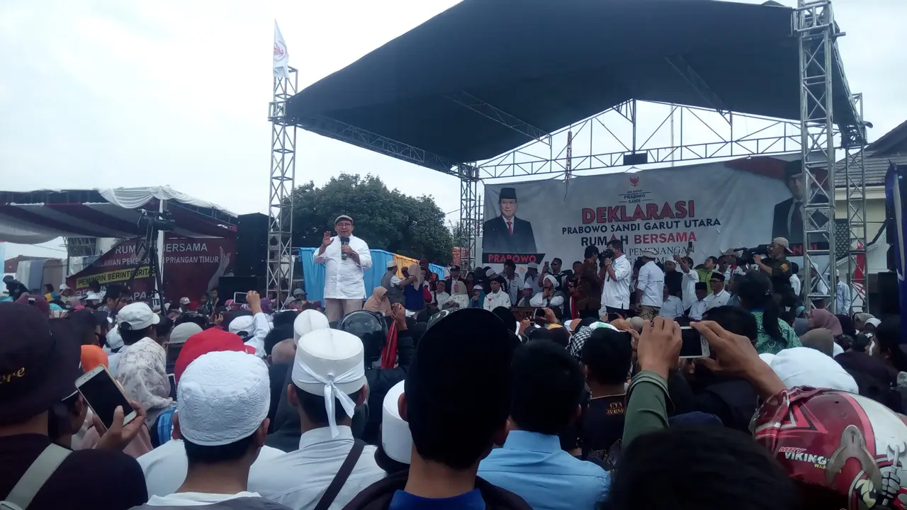 Fadili Zon tengah menyampaikan orasi politiknya untuk mengkampanyekan Prabowo-Sandi di Garut
