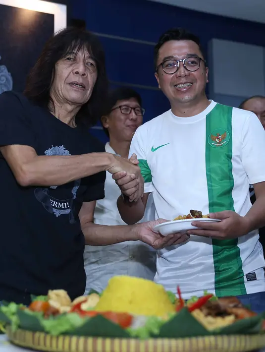 Album baru berjudul Cermin 7 dirilis dengan memuat 12 lagu. Bagi grup yang 43 tahun tahun meramaikan musik Tanah Air, angka 7 memiliki banyak arti tersendiri dalam album barunya.  (Nurwahyunan/Bintang.com)