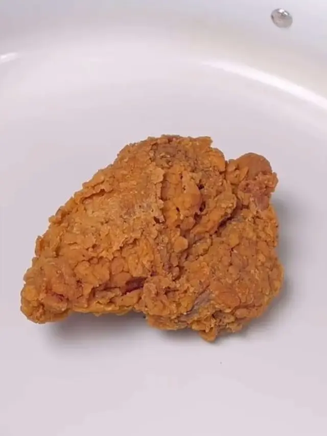 Cara Hangatkan Ayam Goreng Krispi, Bisa Gunakan Es Batu