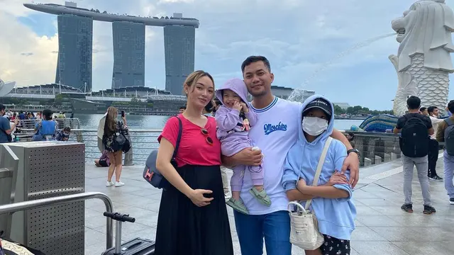 5 Potret Babymoon Zaskia Gotik di Singapura, Baby Bump Curi Perhatian