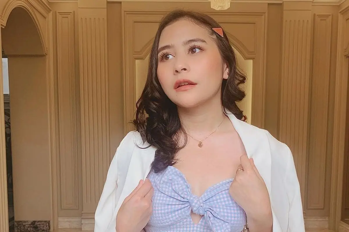 Ragam Gaya Cantik Prilly Latuconsina Pakai Outfit Putih, dari Blazer, Kebaya, hingga Gaun Pengantin