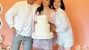 Para sahabat, termasuk Felicya Angelista dan Caesar Hito, juga turut memeriahkan acara ini. Felicya bahkan menerima suapan kue ultah langsung dari Wilona. Feli mengungkapkan bahwa keduanya sudah bersahabat selama 10 tahun dan tentu akan terus bertambah. (Liputan6.com/IG/@felicyangelista_)