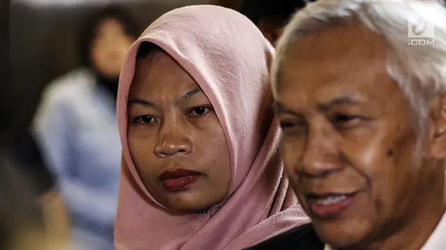 Wajah Semringah Baiq Nuril Usai Putusan Rapat Bamus DPR