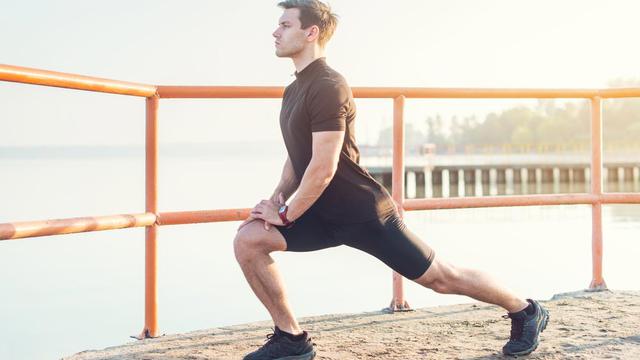 Melakukan Pemanasan dan Peregangan